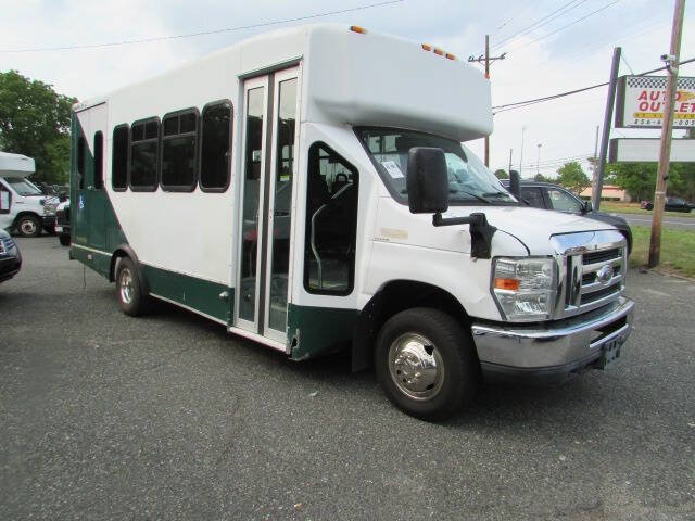 Used 2013 Ford E-450 and Econoline 450 Super Duty w/ Shuttle Bus Prep Pkg RWD image 1