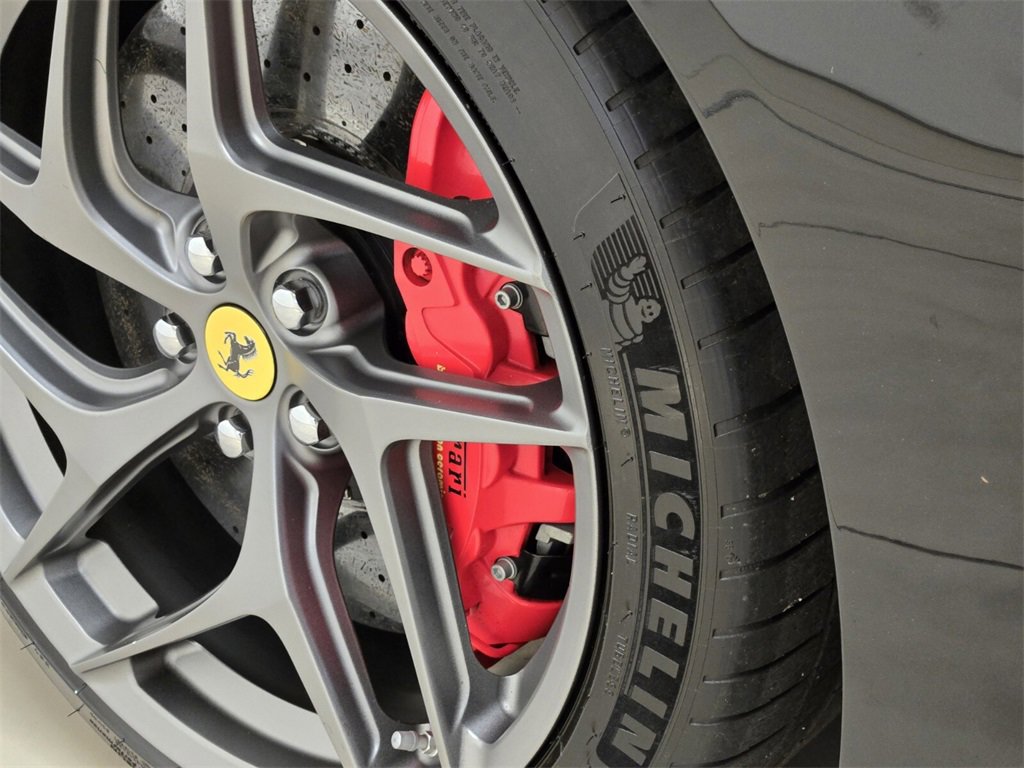 Used 2020 Ferrari 812 Superfast image 14