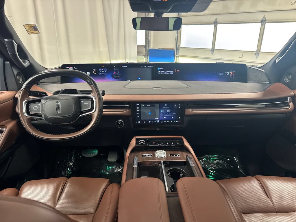 Used 2025 Lincoln Navigator L Reserve AWD/4WD image 13