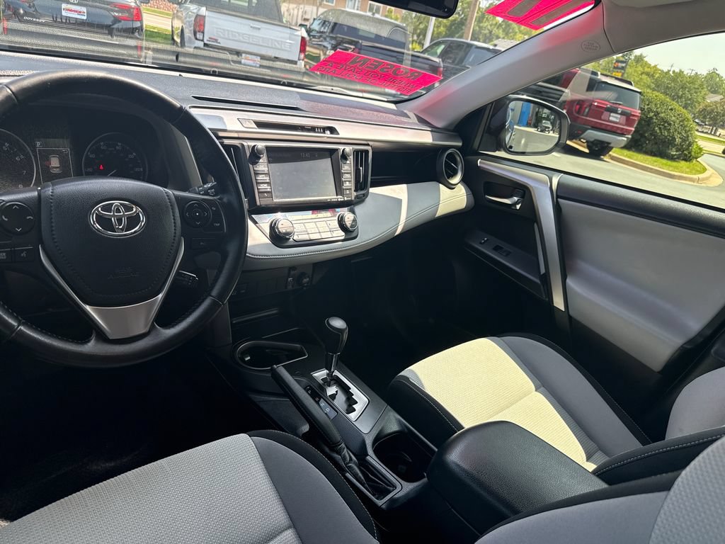 Used 2017 Toyota RAV4 XLE FWD image 24