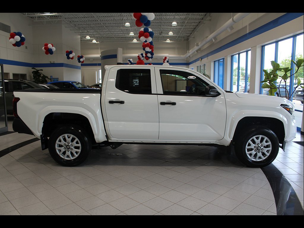 Used 2024 Toyota Tacoma SR AWD/4WD image 4