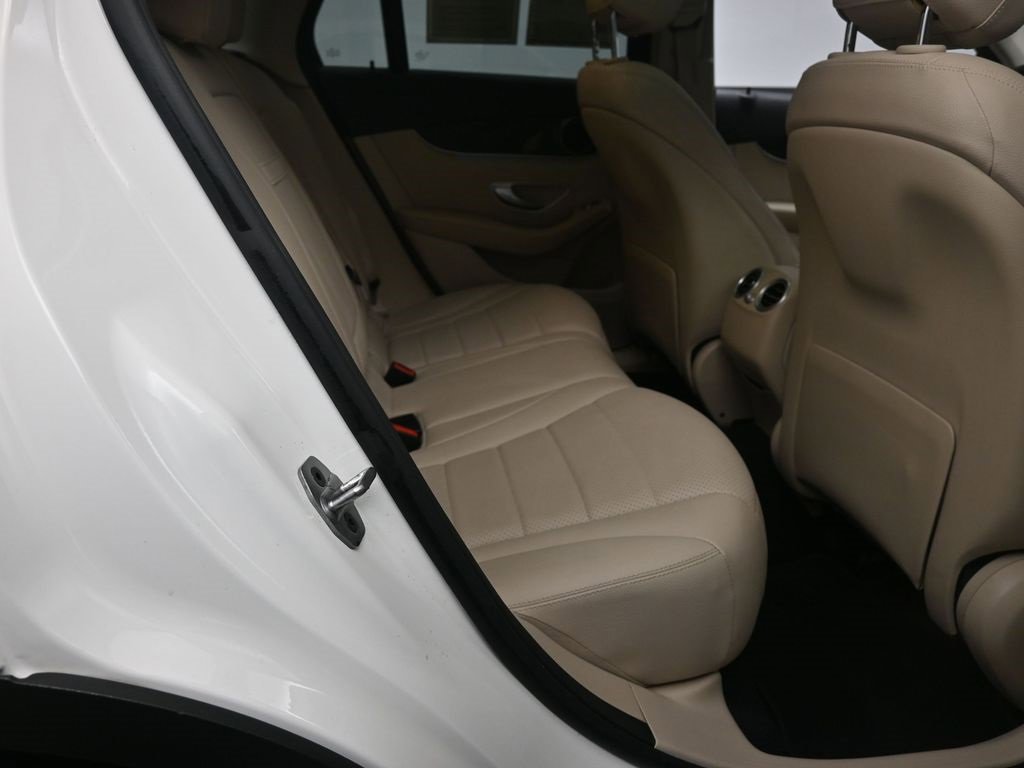 Used 2022 Mercedes-Benz GLC 300 w/ Premium Package Lite image 25
