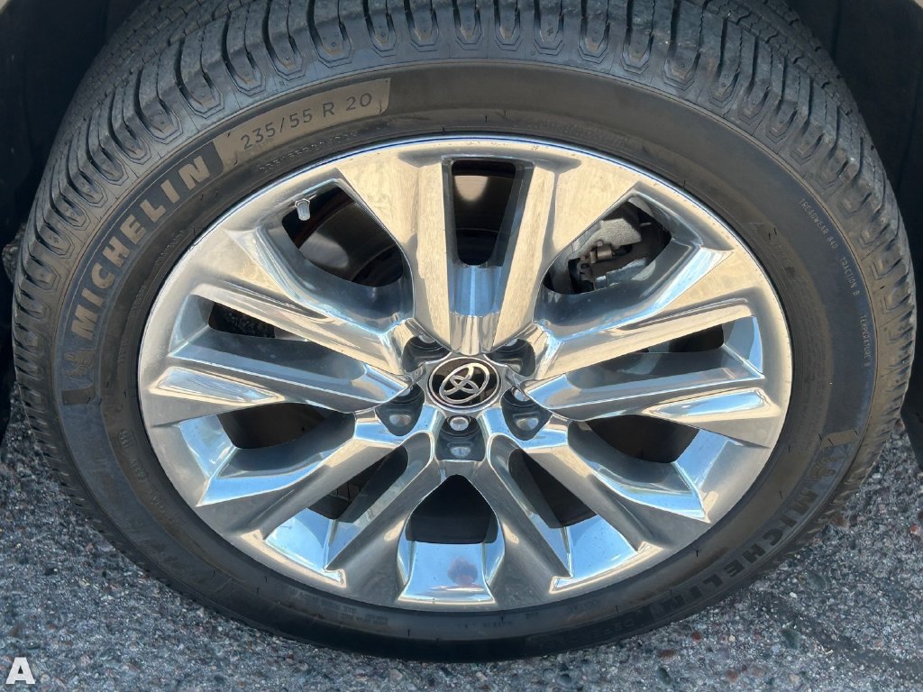 Used 2021 Toyota Highlander Limited AWD/4WD image 10