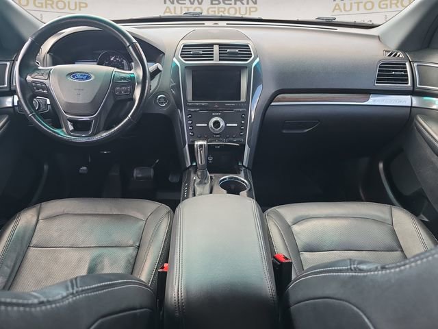 Used 2016 Ford Explorer Limited w/ Equipment Group 301A FWD image 10