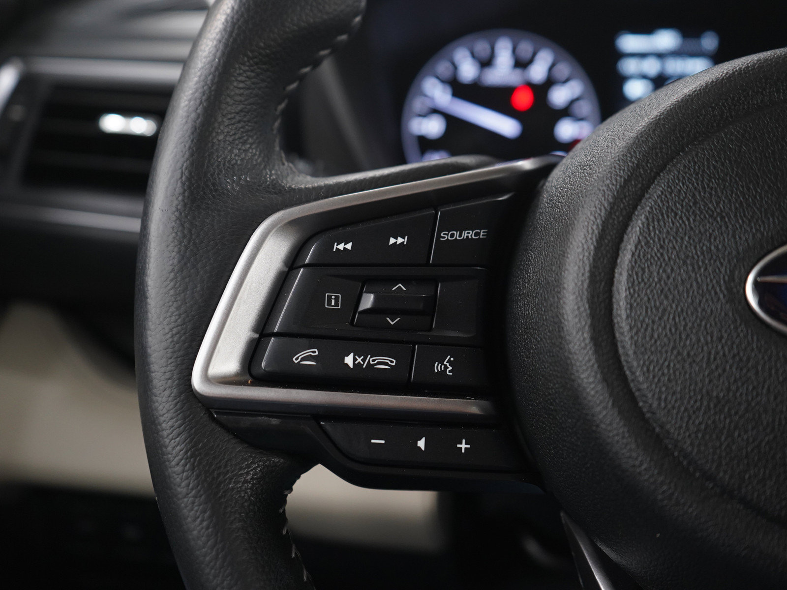 Used 2023 Subaru Ascent Limited AWD/4WD image 28