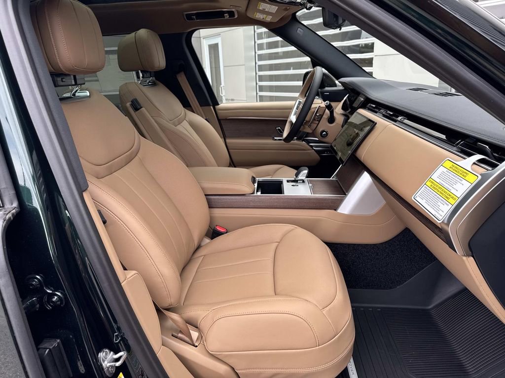 New 2026 Land Rover Range Rover Long Wheelbase SE AWD/4WD image 9