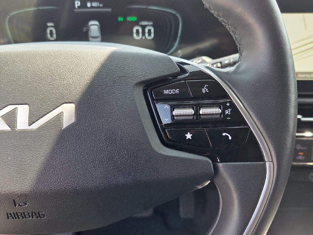 Used 2023 Kia Niro EX w/ EX Cold Weather Package FWD image 22