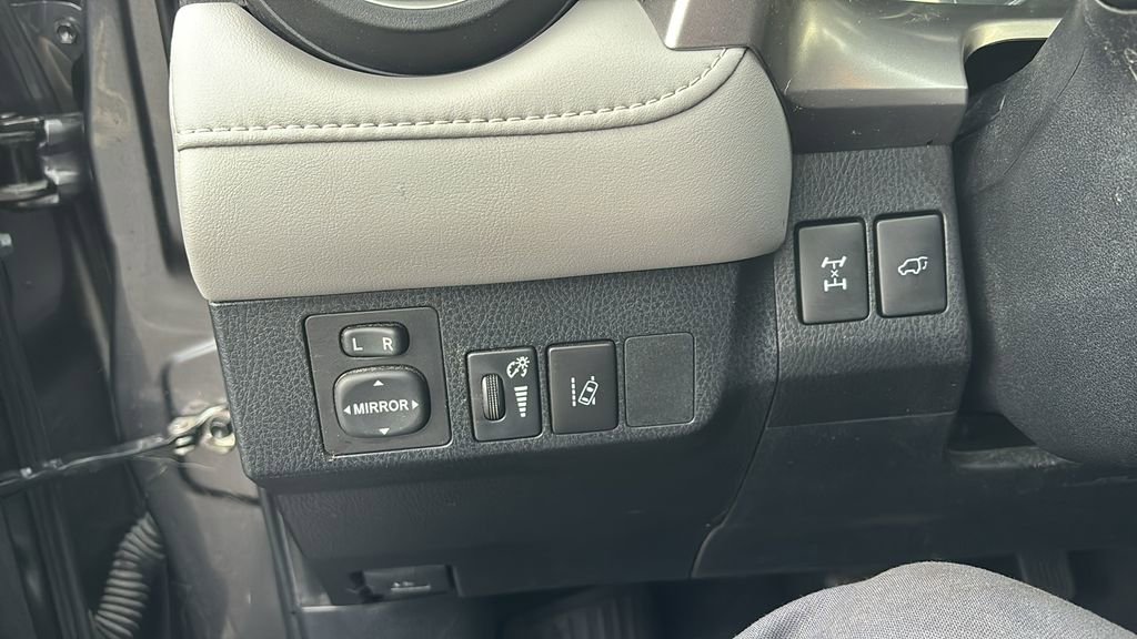 Used 2018 Toyota RAV4 Limited image 15