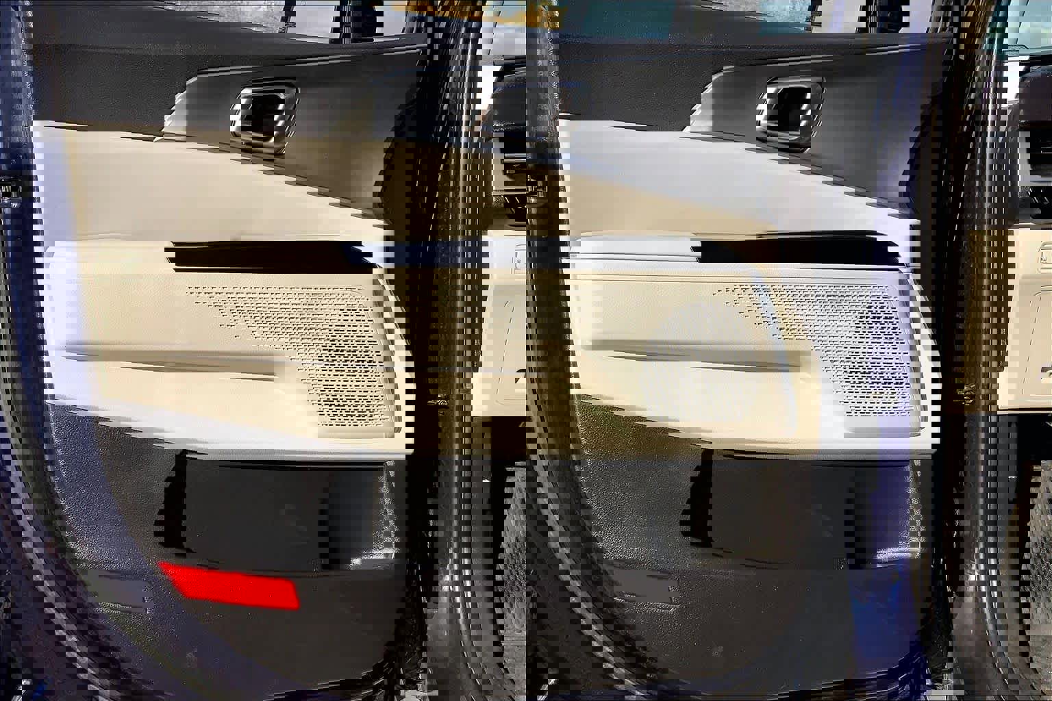 Used 2022 Kia Carnival LX image 21