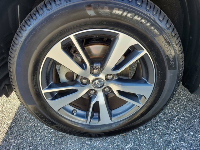 Used 2018 Toyota RAV4 XLE image 17