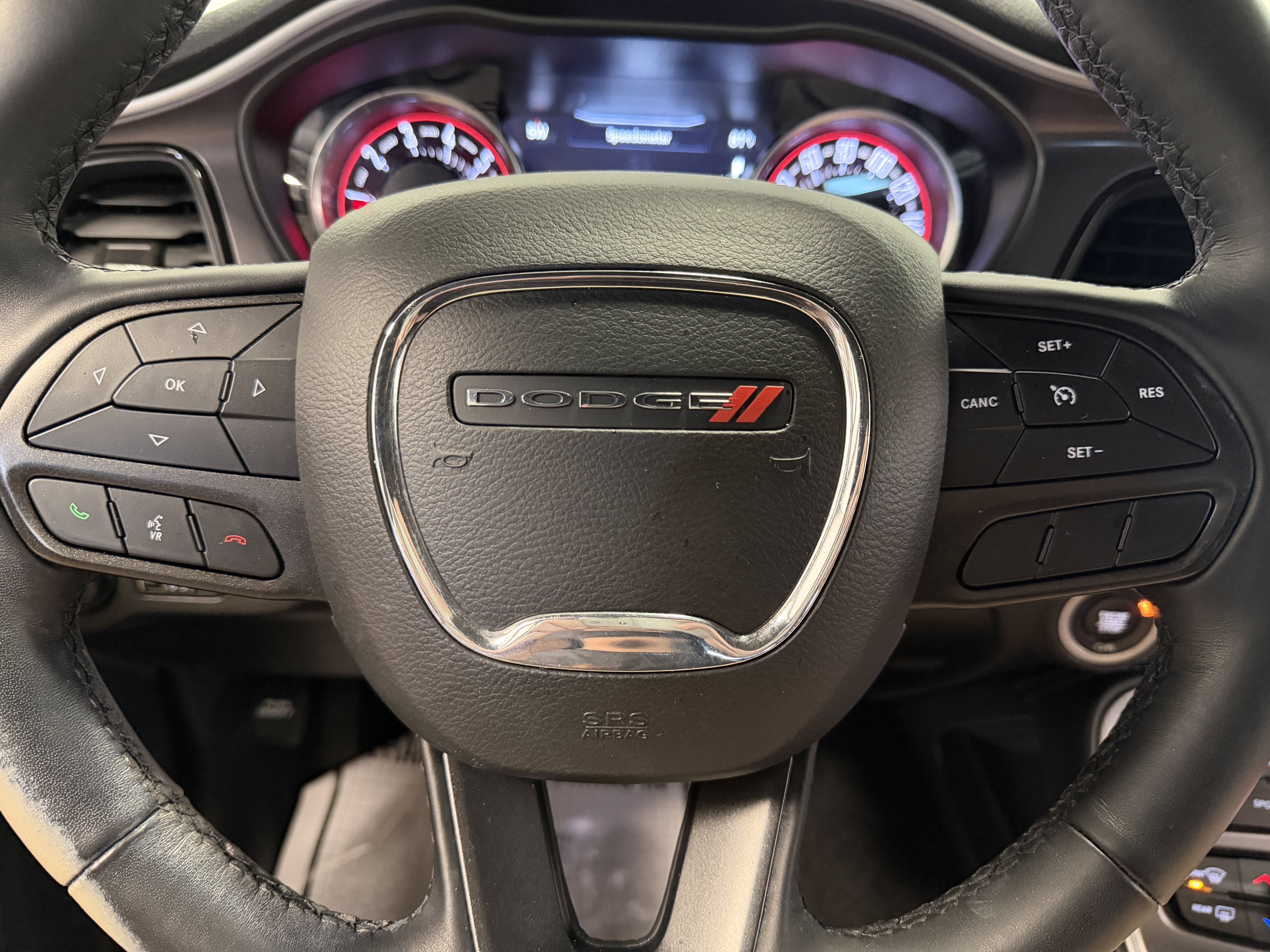 Used 2022 Dodge Challenger SXT w/ Driver Convenience Group RWD image 14