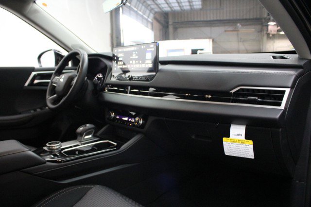 New 2026 Mitsubishi Outlander ES FWD image 17