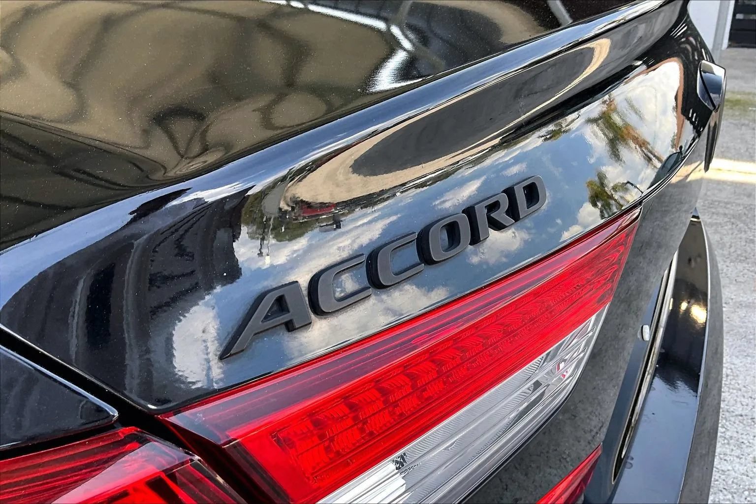 Used 2018 Honda Accord EX image 21
