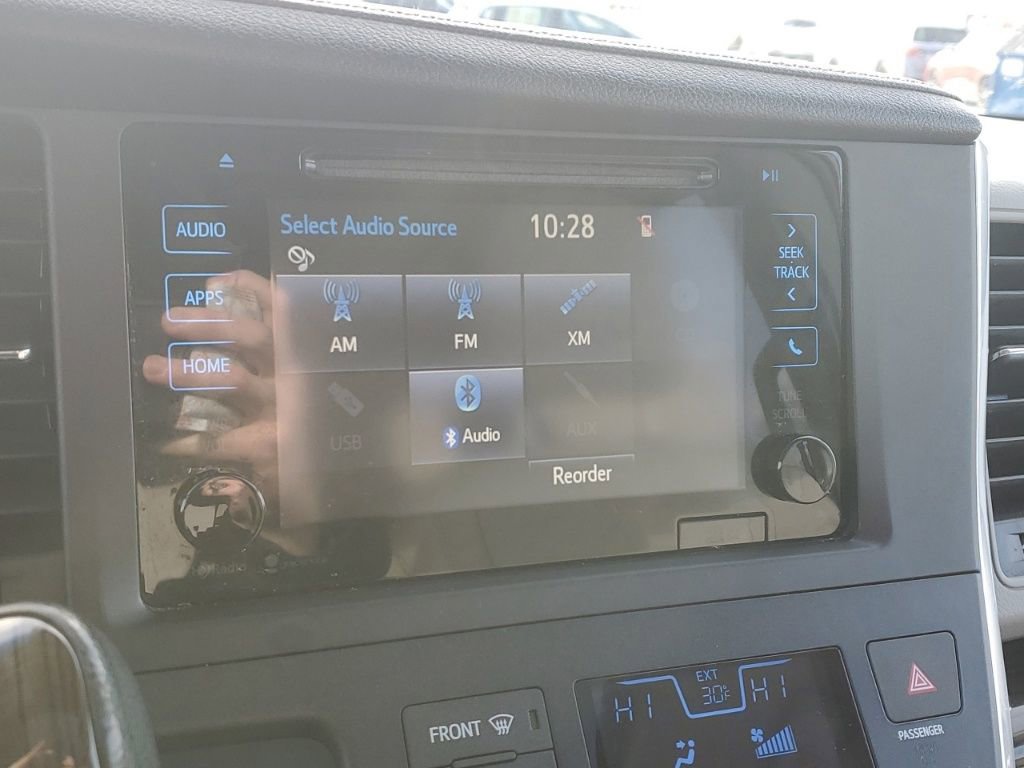 Used 2015 Toyota Sienna XLE image 16