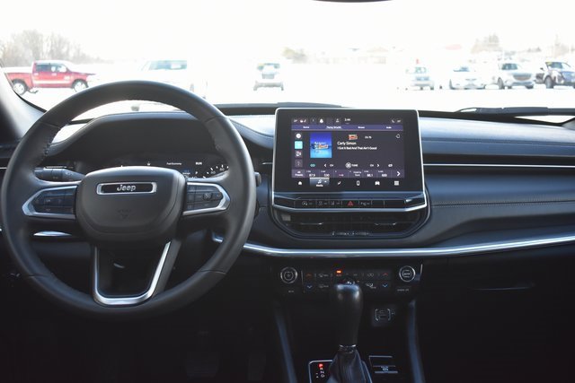 Used 2023 Jeep Compass Limited image 35