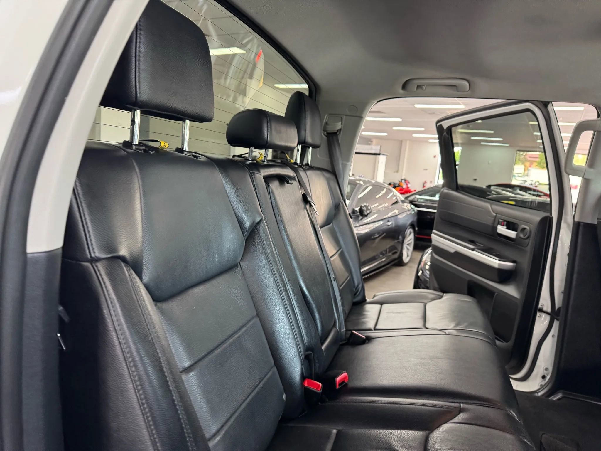 Used 2017 Toyota Tundra Limited w/ Limited Premium Package AWD/4WD image 16