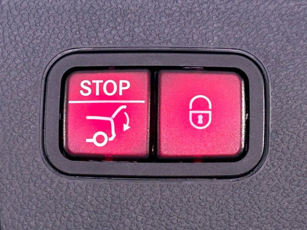 Used 2021 Mercedes-Benz GLC 300 4MATIC image 14