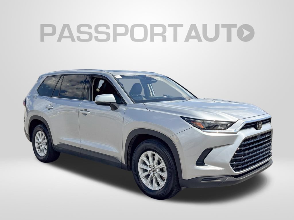 Used 2025 Toyota Grand Highlander AWD image 11