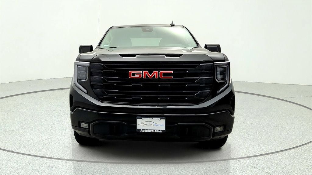 Used 2023 GMC Sierra 1500 Elevation AWD/4WD image 2