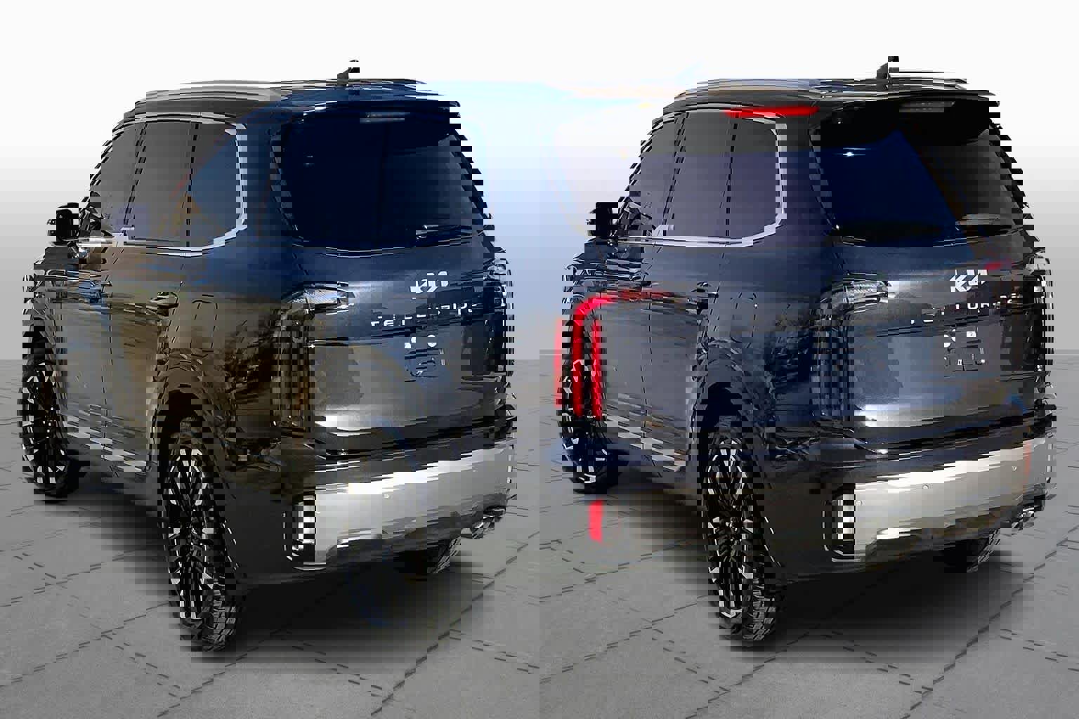 Used 2025 Kia Telluride SX image 12