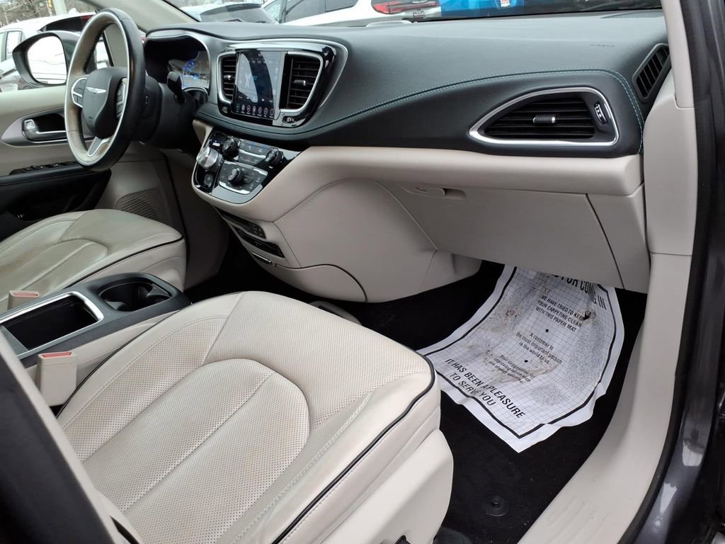 Used 2018 Chrysler Pacifica Limited w/ Advanced Safetytec Group image 9