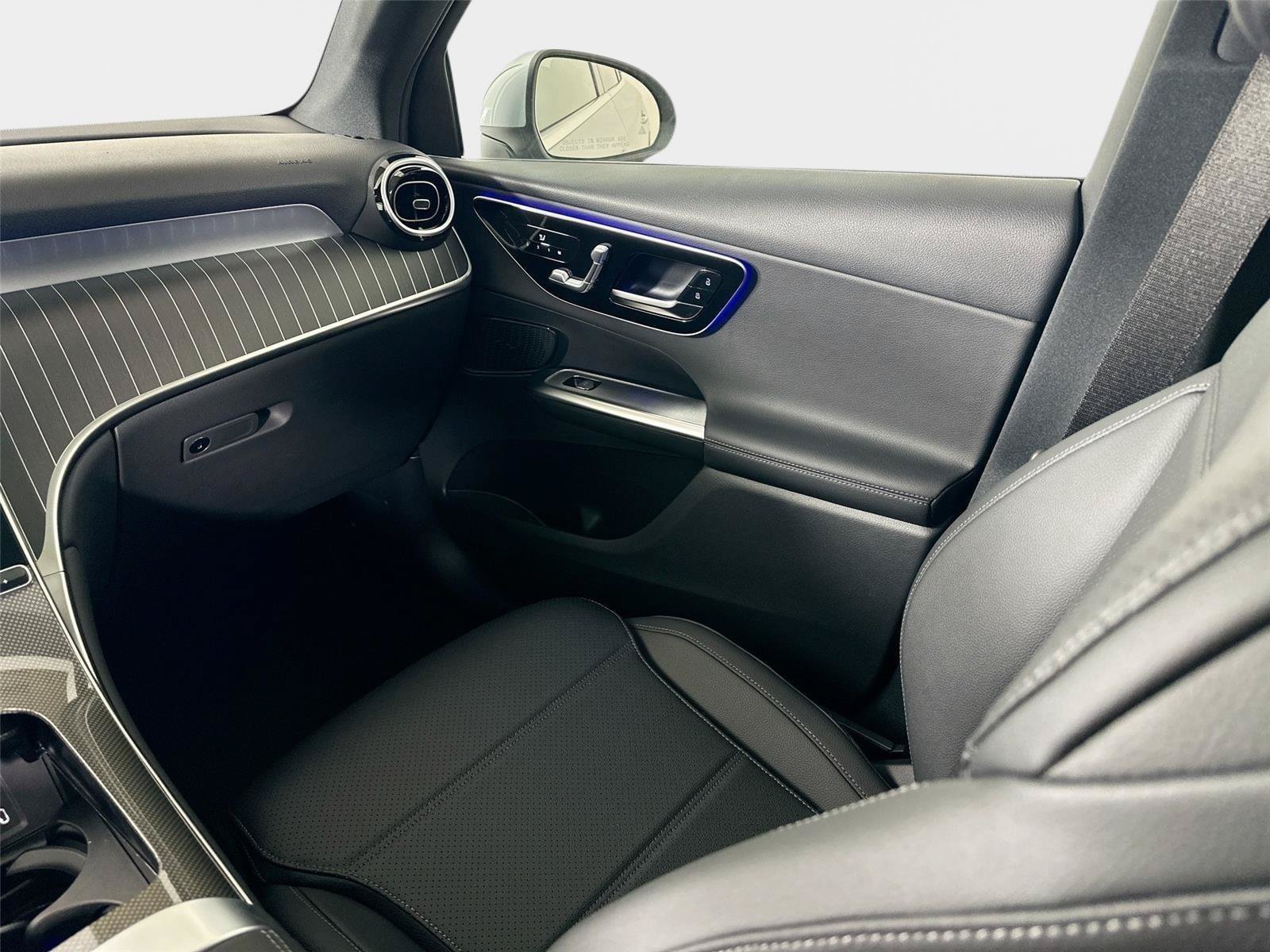 Used 2026 Mercedes-Benz GLC 300 4MATIC image 28