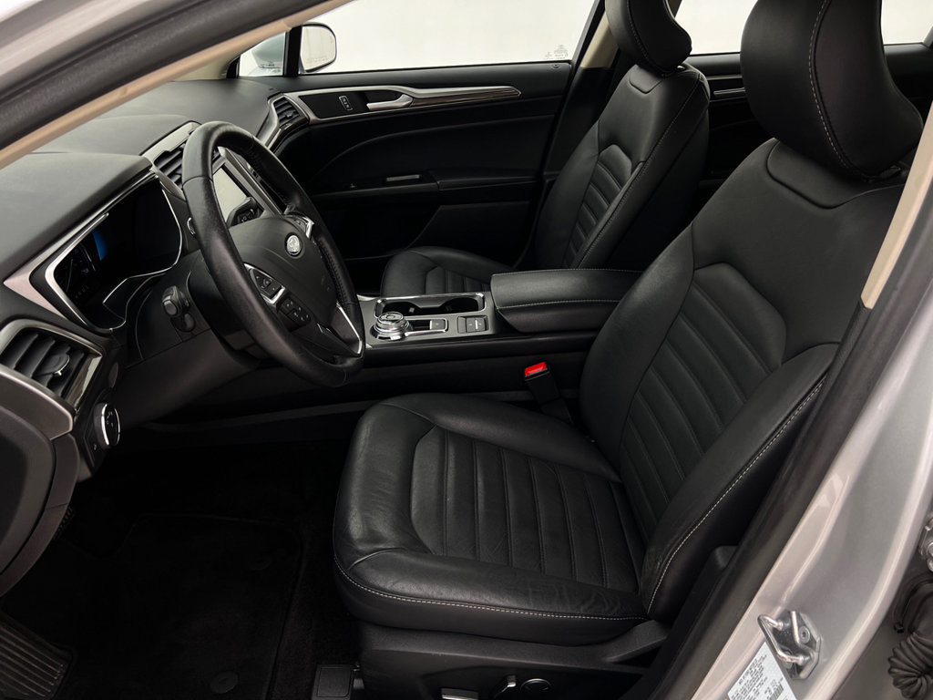 Used 2018 Ford Fusion SE w/ Equipment Group 602A FWD image 11