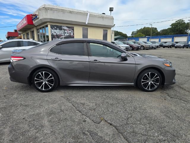 Used 2020 Toyota Camry SE image 4
