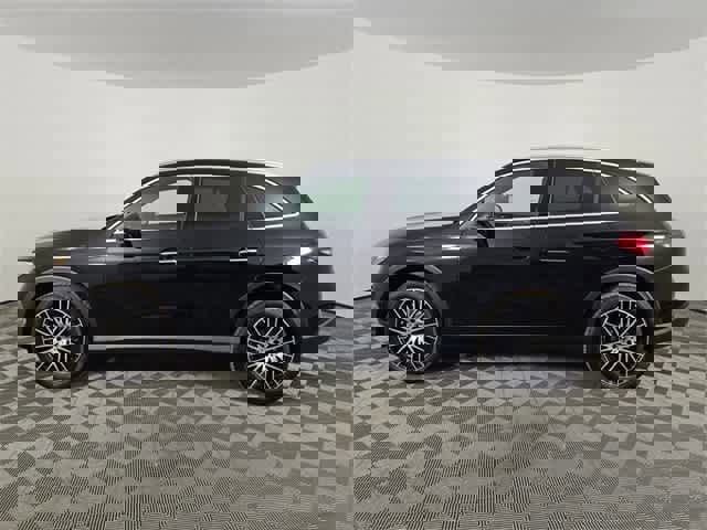 Used 2025 Mercedes-Benz GLC 300 4MATIC image 6