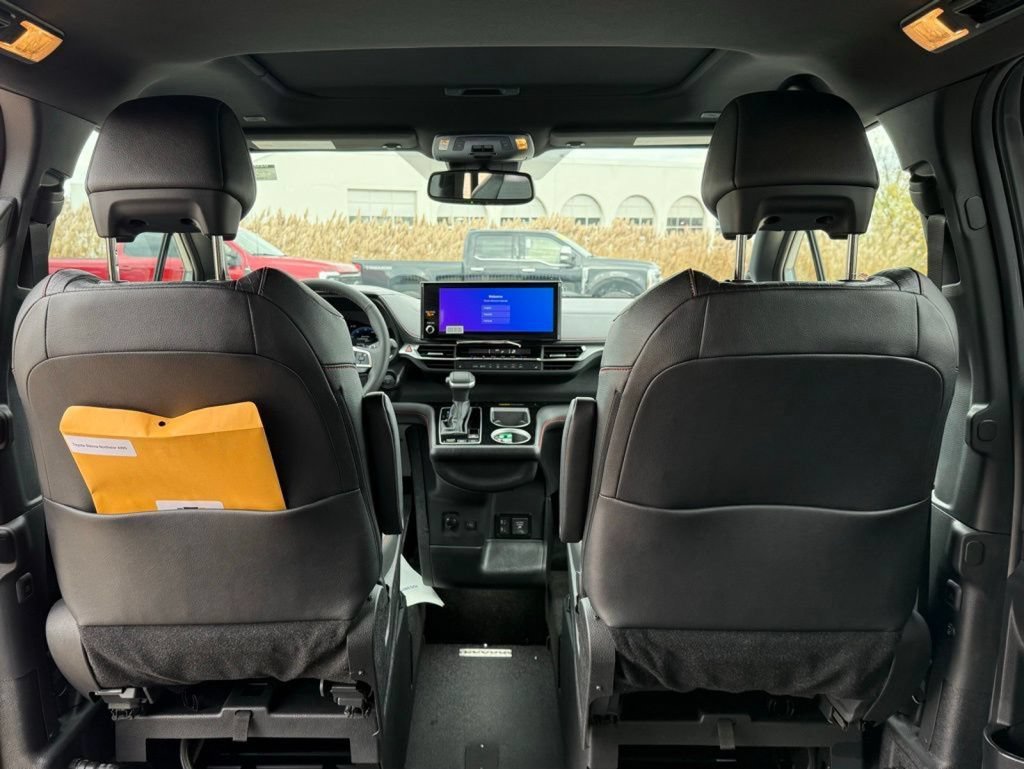 Used 2025 Toyota Sienna XSE w/ XSE Plus Package AWD/4WD image 30