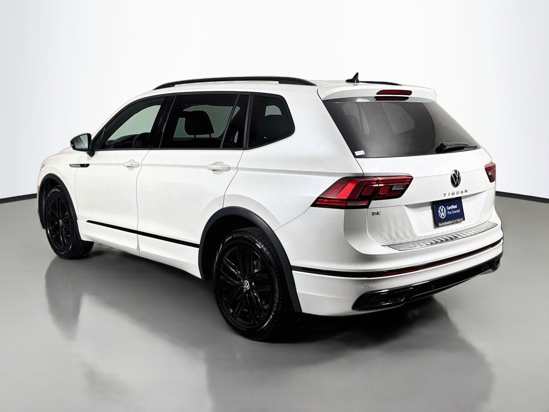 Certified 2022 Volkswagen Tiguan SE R-Line FWD image 7