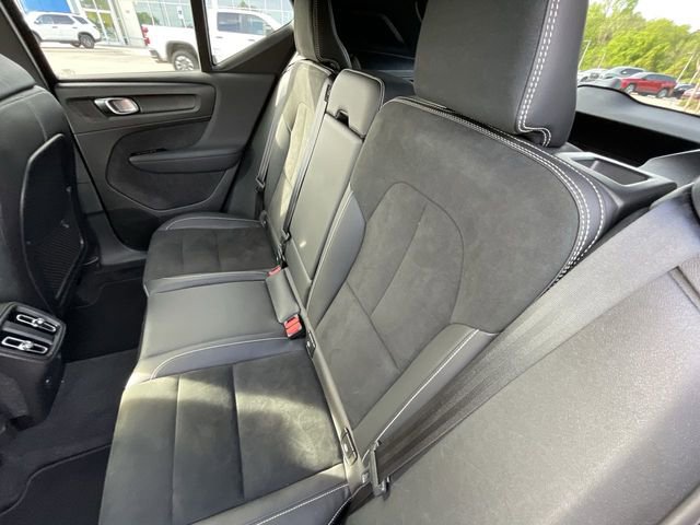 Used 2022 Volvo XC40 T5 R-Design w/ Advanced Package image 16