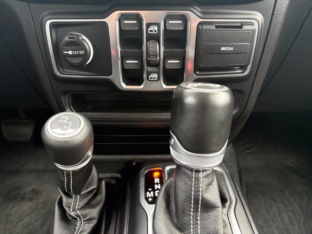 Used 2020 Jeep Wrangler Unlimited Sahara w/ Uconnect 4C Nav & Sound Group AWD/4WD image 31
