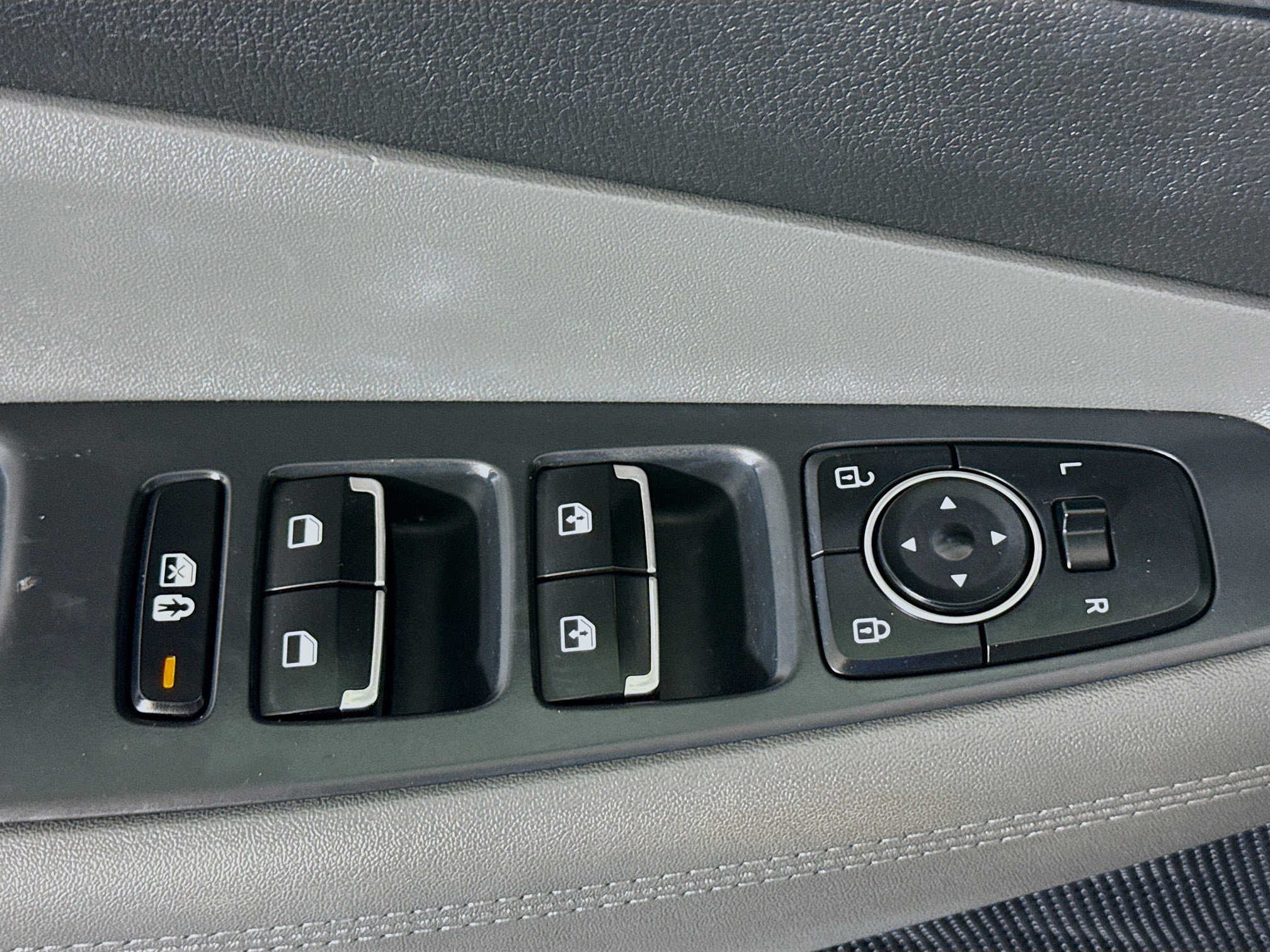 Used 2023 Hyundai Santa Fe SEL image 24