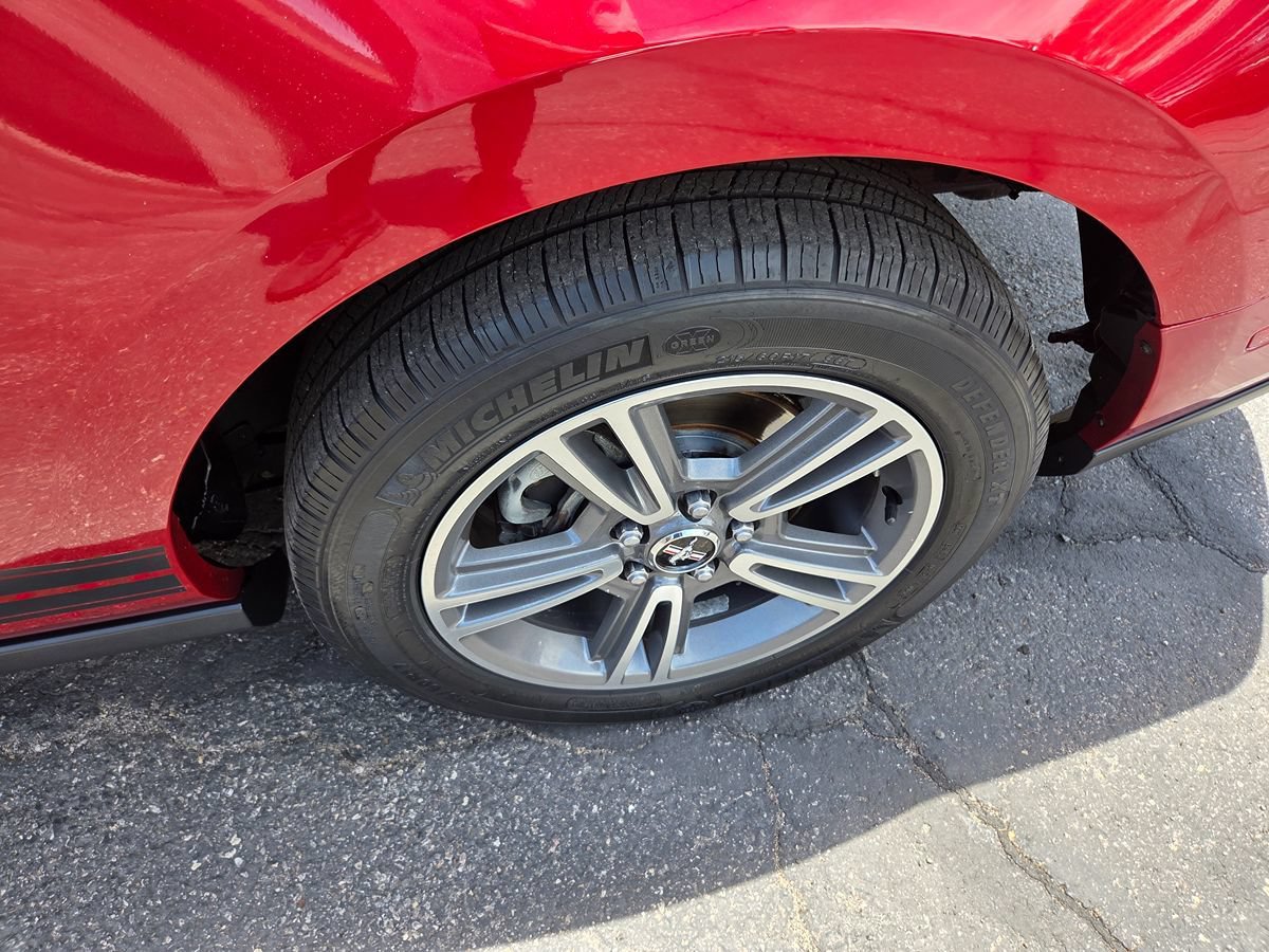 Used 2010 Ford Mustang Premium RWD image 37