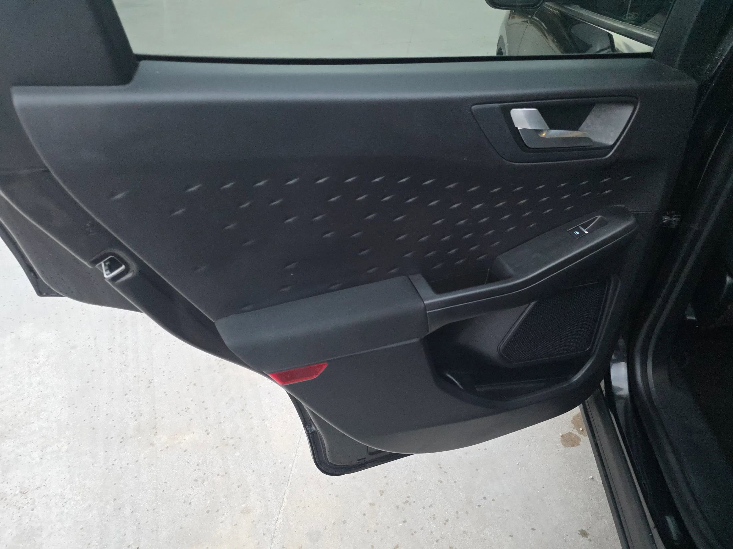 Used 2020 Ford Escape SE image 29