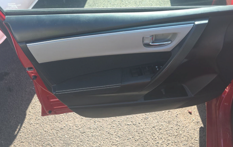 Used 2018 Toyota Corolla LE FWD image 9