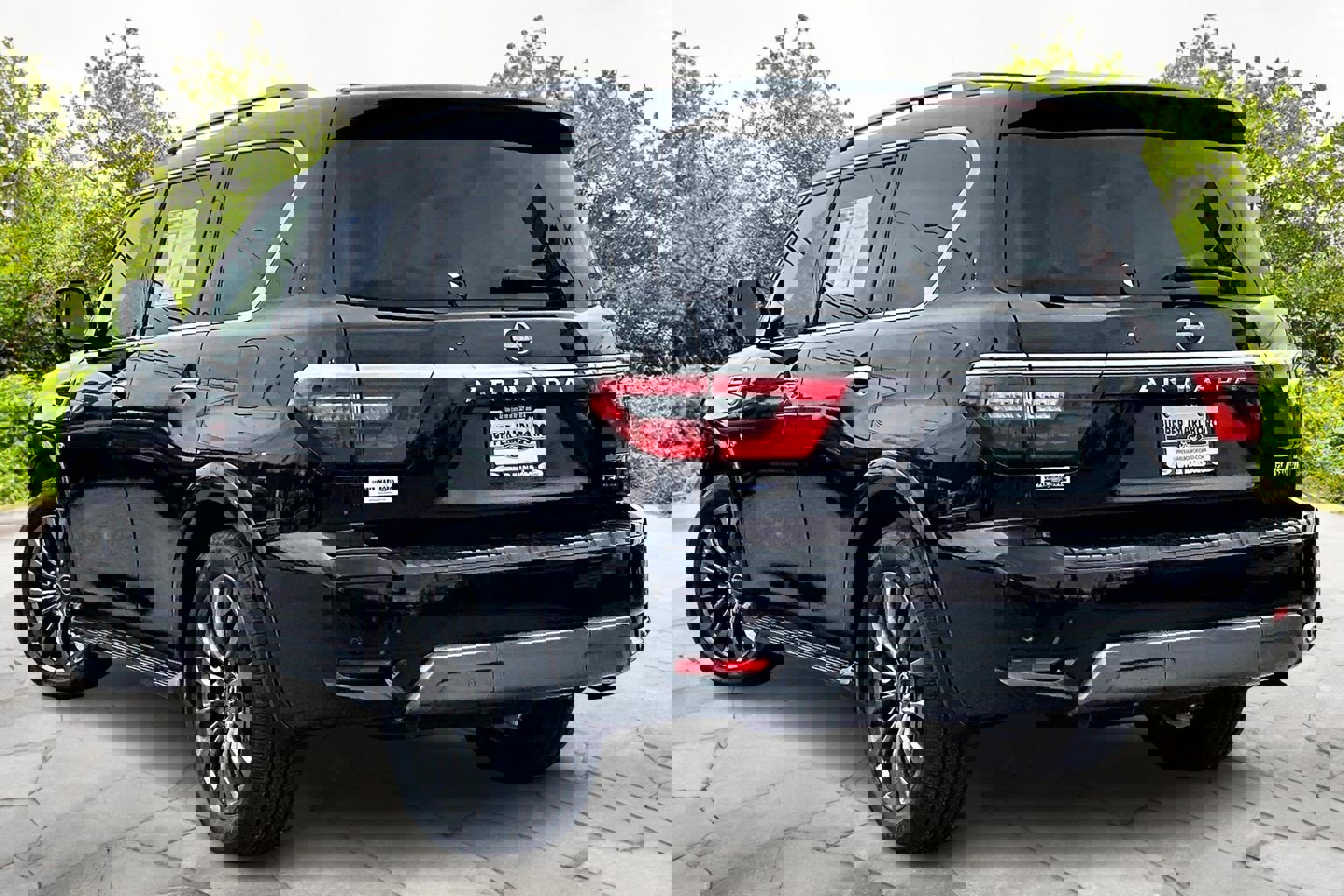 Used 2021 Nissan Armada Platinum w/ Captain's Chairs Package image 2