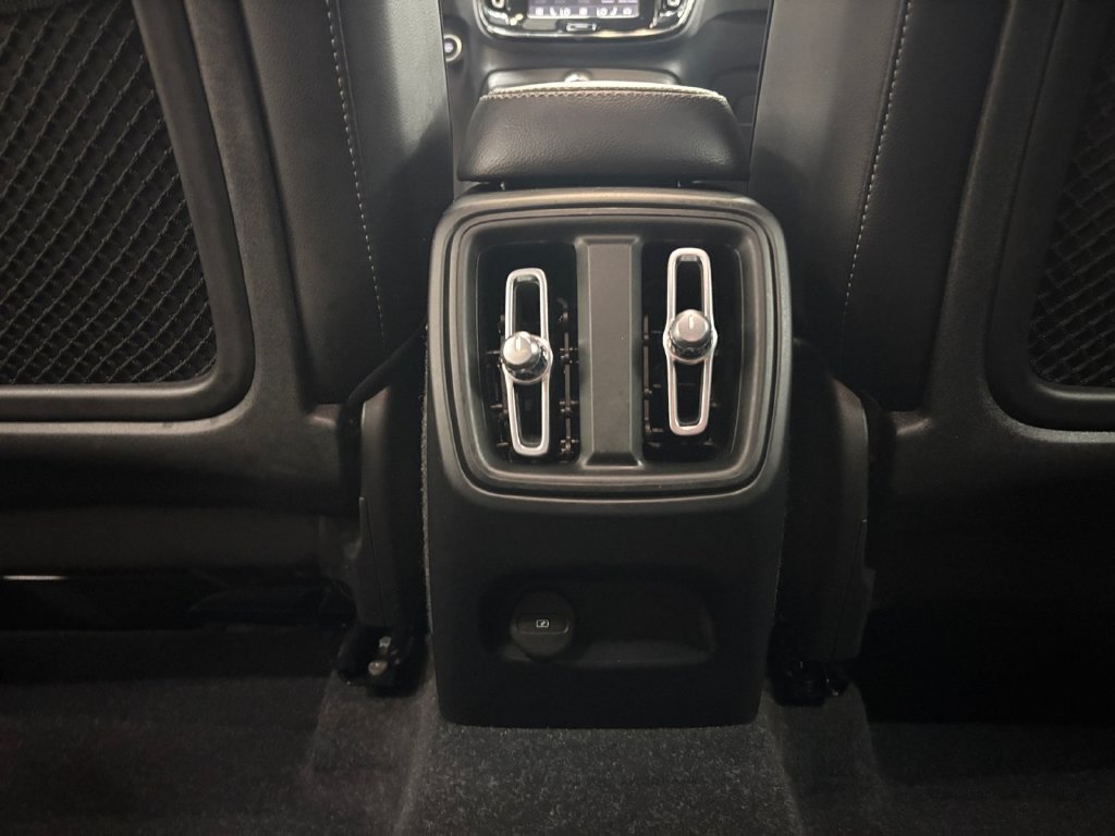 Certified 2023 Volvo XC40 B5 Core AWD/4WD image 31