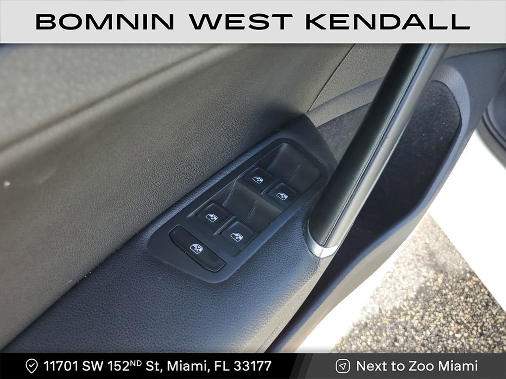 Used 2018 Volkswagen Golf SE image 22