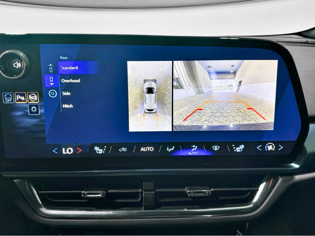 Used 2024 Chevrolet Equinox EV LT FWD image 15