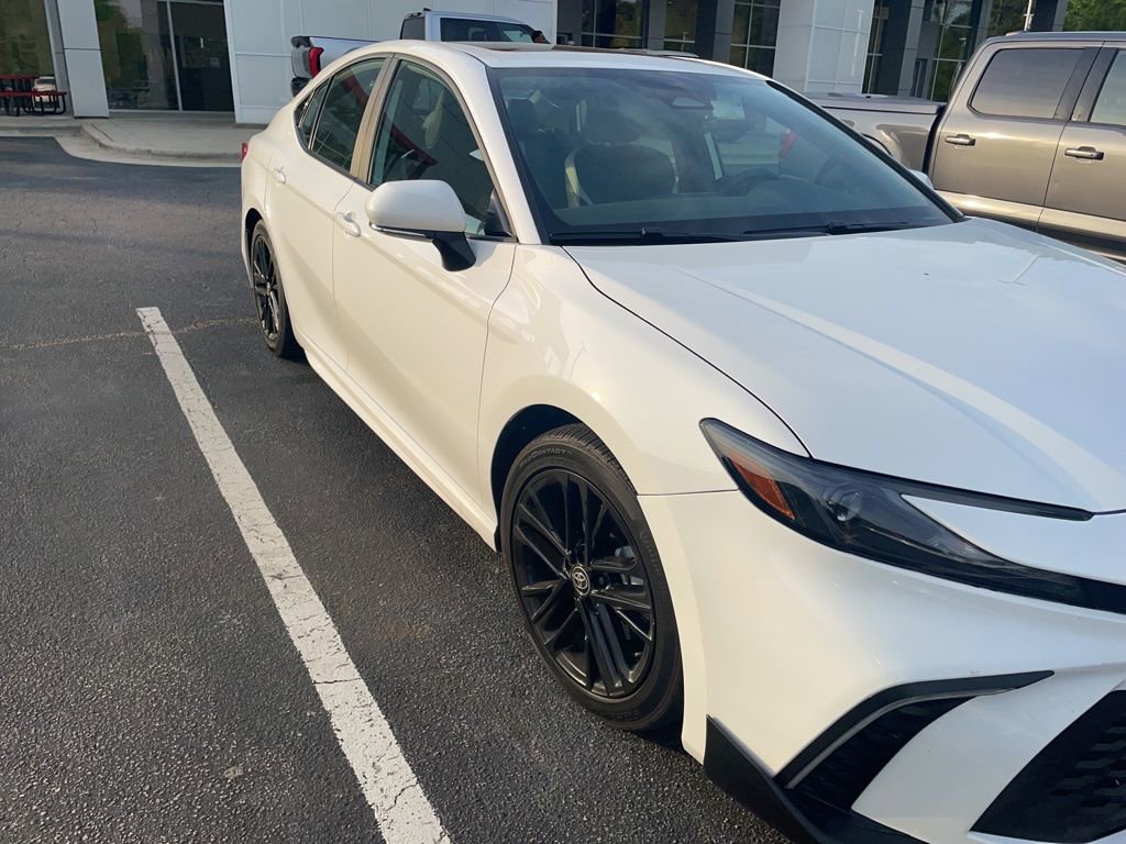 Used 2025 Toyota Camry SE w/ Convenience Package FWD image 7