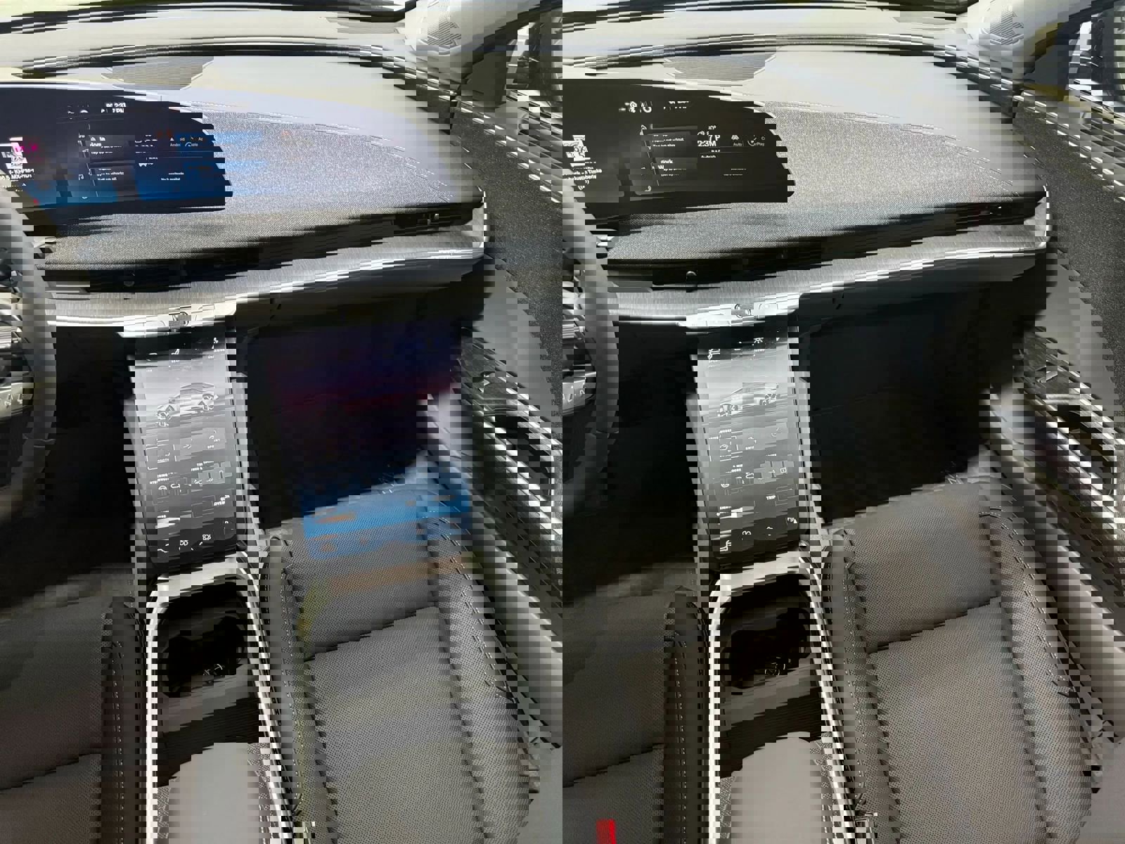 Used 2025 Lucid Air Touring image 8