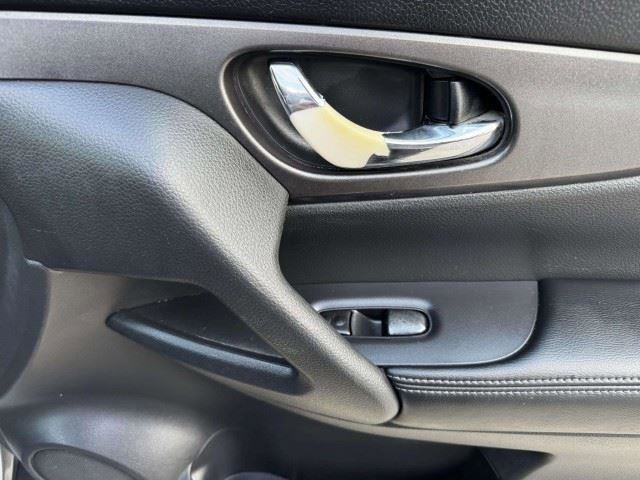 Used 2015 Nissan Rogue SV FWD image 46