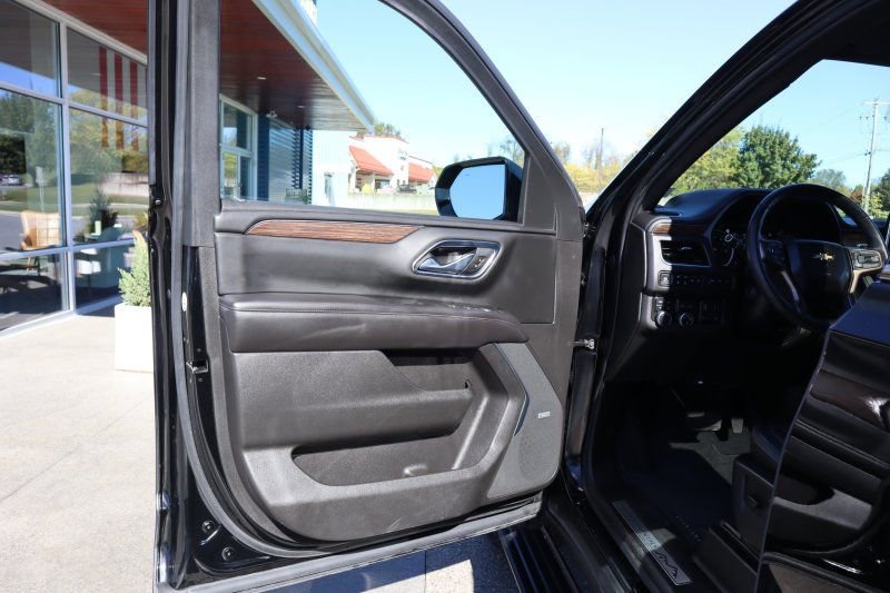 Used 2021 Chevrolet Suburban High Country w/ Premium Package image 16