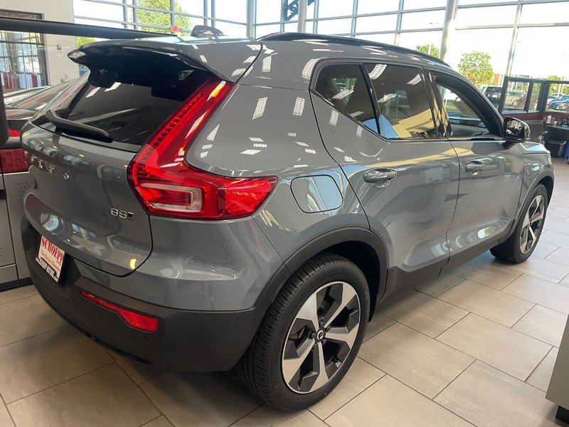 Used 2023 Volvo XC40 B5 Ultimate AWD/4WD image 3