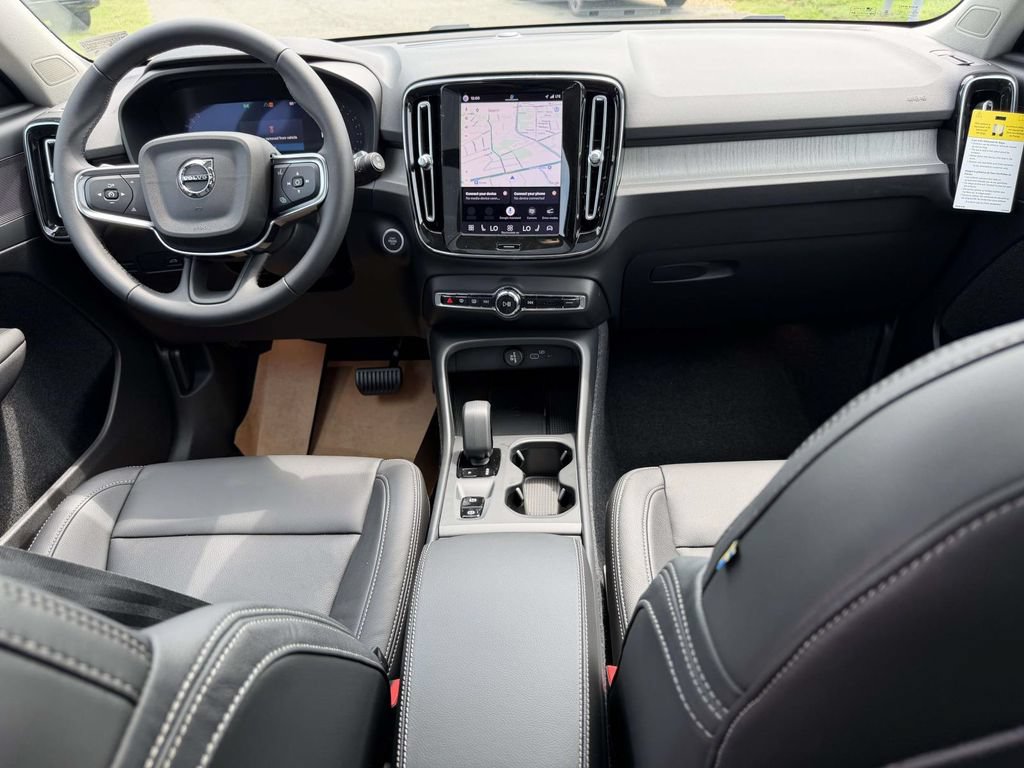 New 2026 Volvo XC40 B4 Core w/ Protection Package FWD image 2