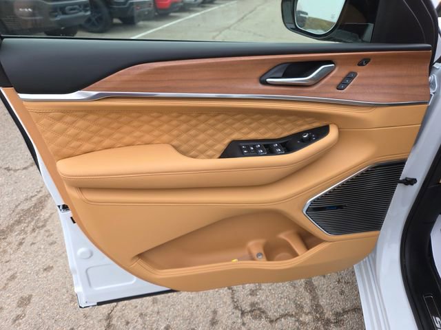 New 2026 Jeep Grand Cherokee Summit image 10