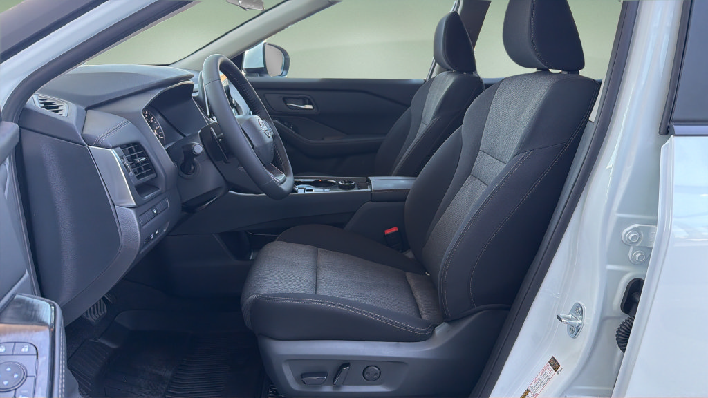 New 2026 Nissan Rogue SV AWD/4WD image 18