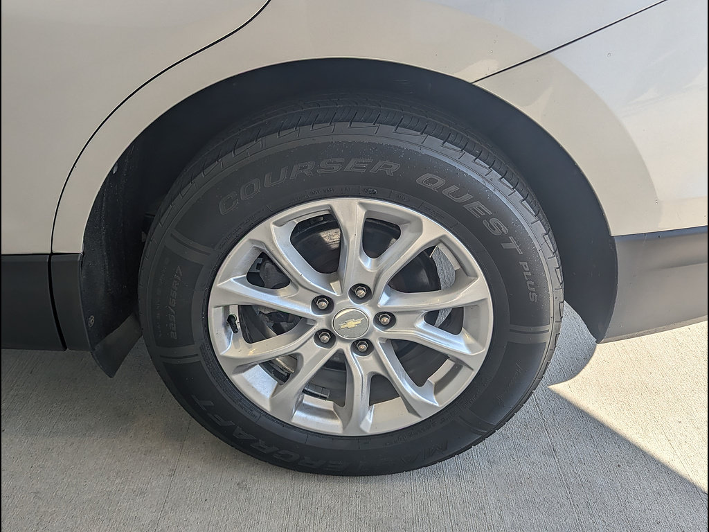 Used 2020 Chevrolet Equinox LS w/ LS Convenience Package AWD/4WD image 13